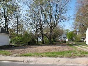 1st image of 326 E Vine St