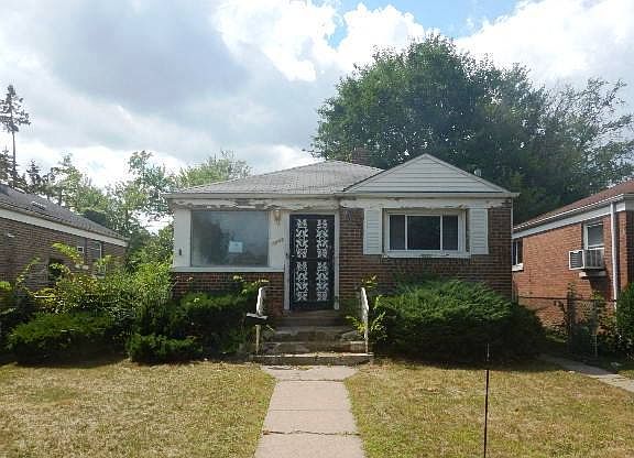 2nd image of 10142 S Hoxie Ave
