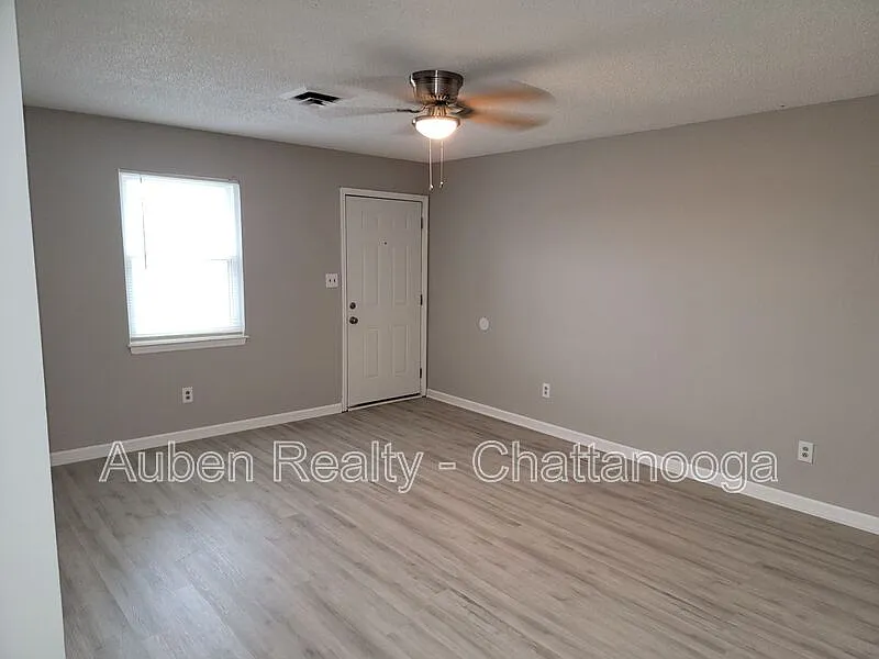 2 bed, 1.0 bath, 900 sqft, $950 — Photo 2