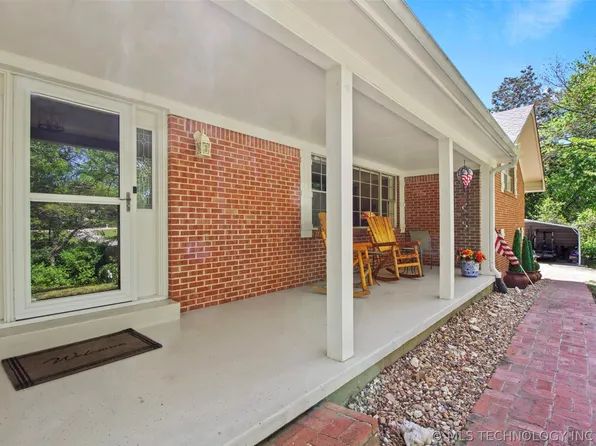 1301 S Constant Dr, Ada, OK 74820