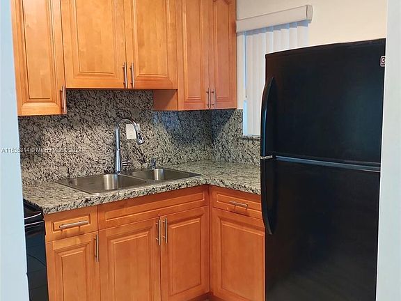 4th image of 2750 W 76th St APT 208
