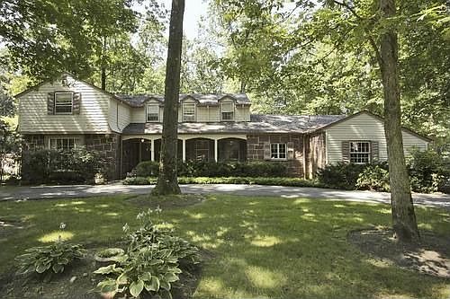 1st image of 393 Carriage Ln