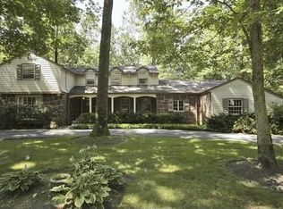 393 Carriage Ln, Wyckoff, NJ 07481
