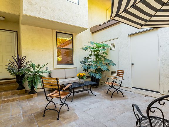 Private front courtyard