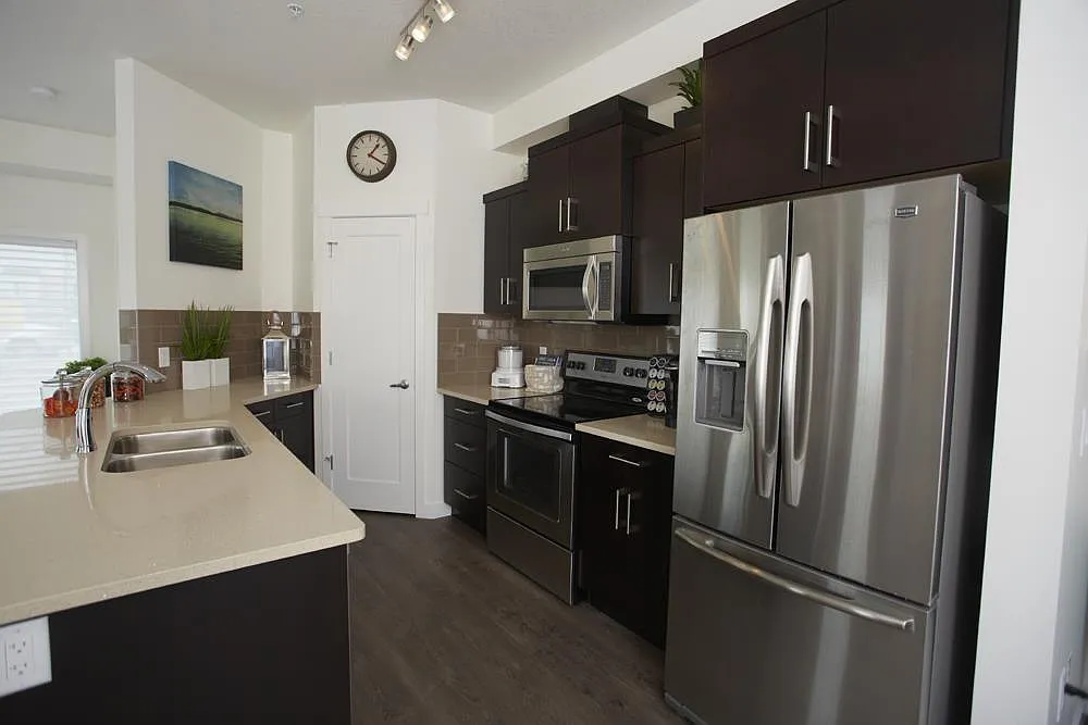 Carlton Royale Apartments — Photo 3