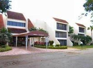 100 Lakeview Dr APT 101, Weston, FL 33326