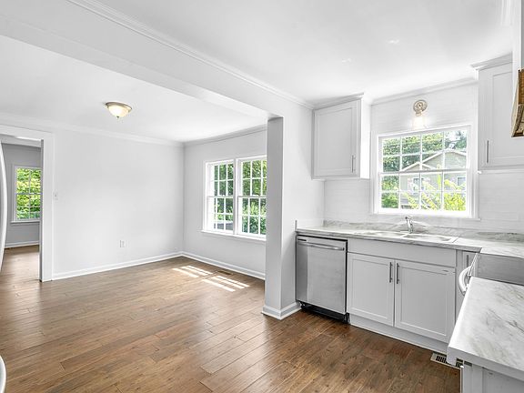 4th image of 634 Ernest St
