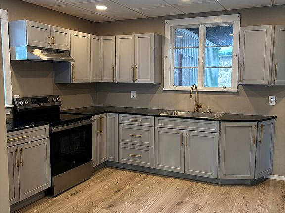 3rd image of 217 Summerhill Ave
