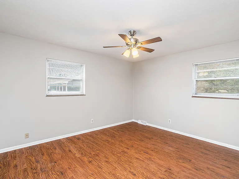 11707 S Williamsburg Dr — Photo 13