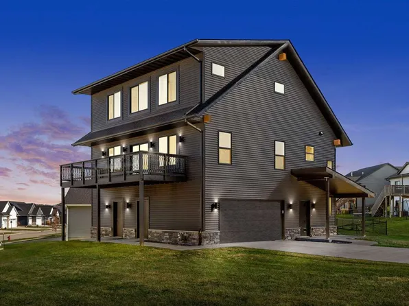 1165 Salm Dr, North Liberty, IA 52317