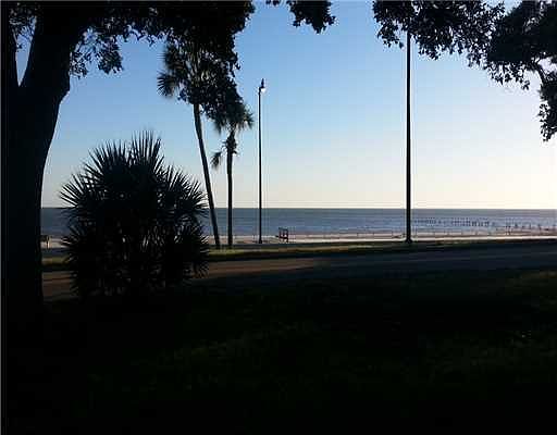 5th image of 1918 Beach Dr