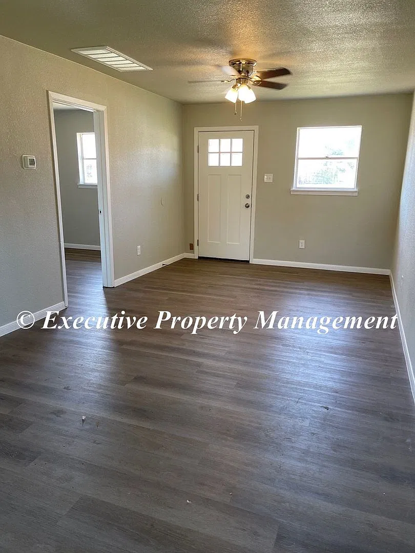 606 Sunset Lane — Photo 3