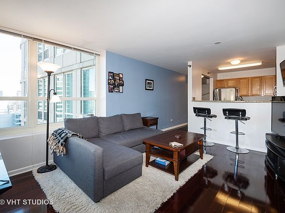 4th image of 345 N La Salle Dr APT 2110