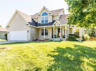 17637 157th Ter, Basehor, KS 66007