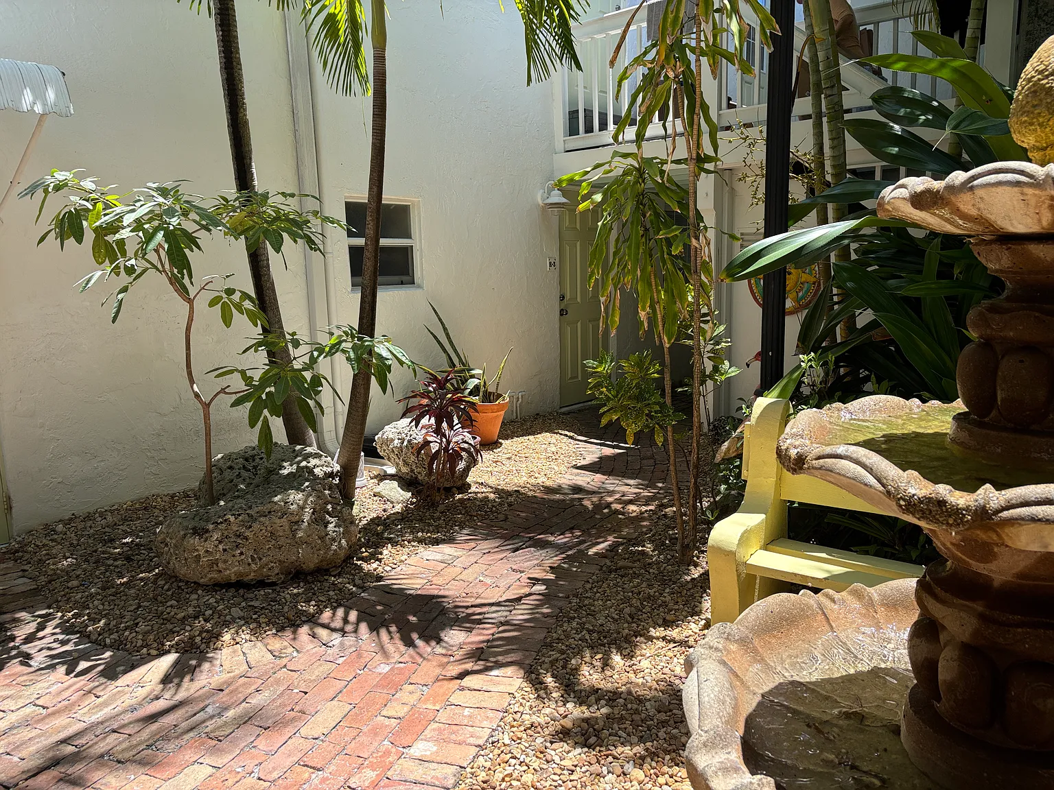 806 Thomas St — Photo 2