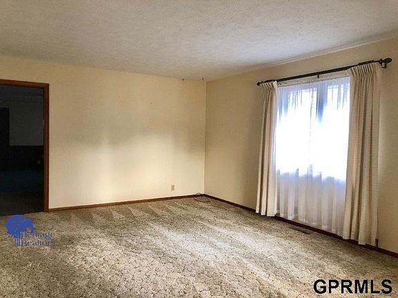 3rd image of 420 N Iowa Ave