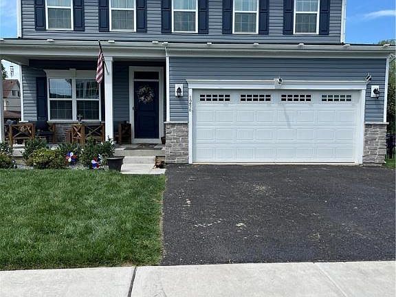 2nd image of 1296 Woodmont Ln N