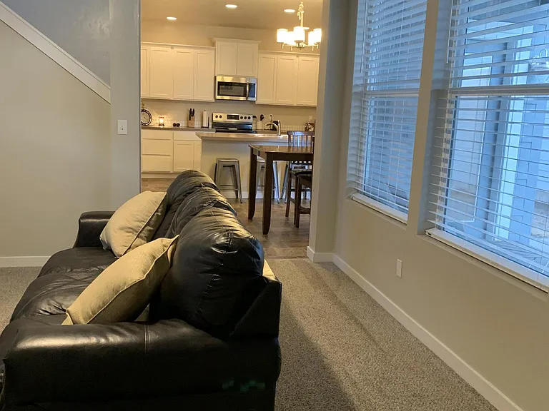 769 E Springloyd St — Photo 5