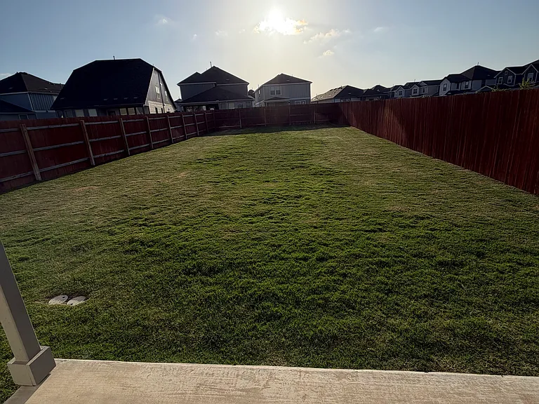 133 Bennington Dr — Photo 37