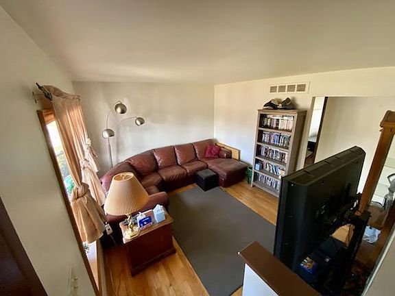3rd image of 41910 Utah Dr