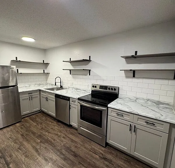 1138 E Walnut St #2 — Photo 4
