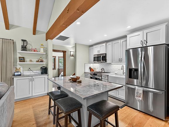 3rd image of 4 Rock Creek Ct