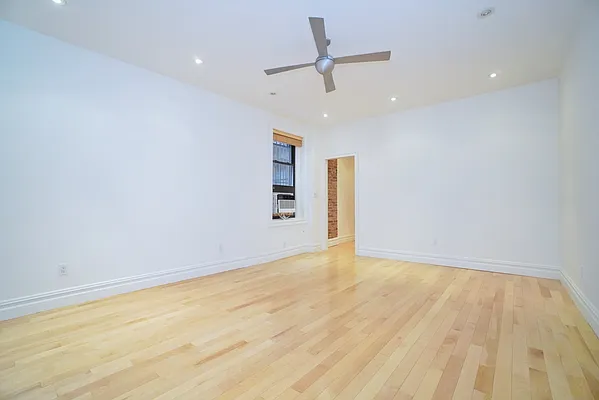 Sold by REMAX Elite | media 33