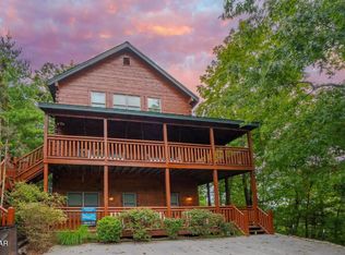 3531 Peggy Ln, Pigeon Forge, TN 37863