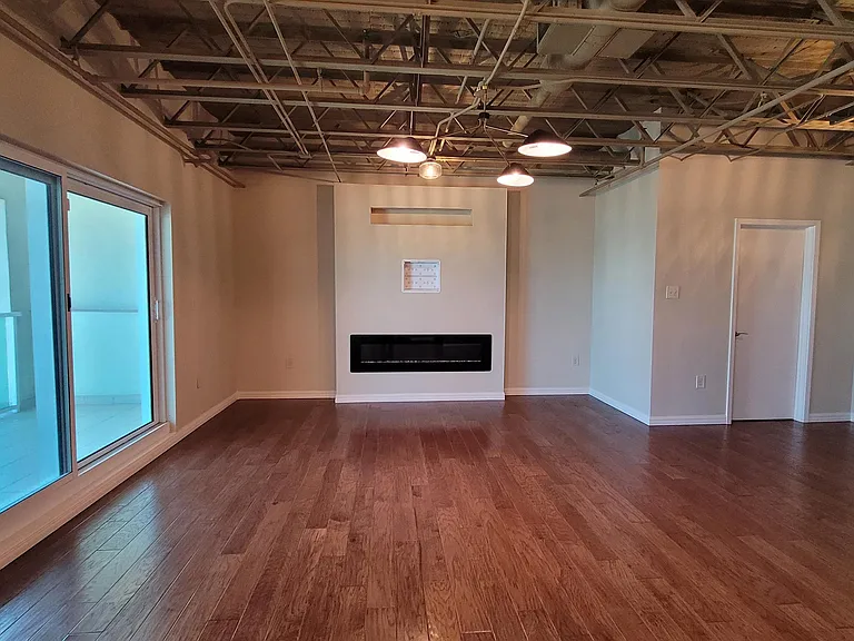 901 N Upper Broadway #1 — Photo 6