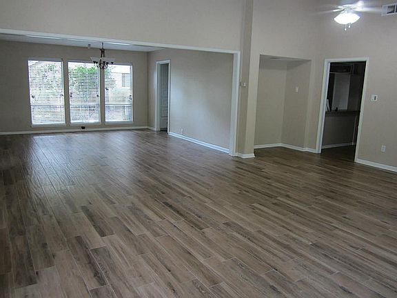 5th image of 1919 Hickory Creek Dr