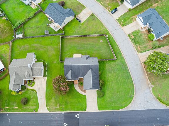 2nd image of 500 Lake Lennox Dr
