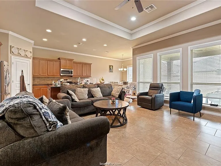 2523 Warkworth Ln — Photo 6