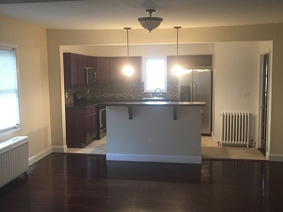 dining area/kitchen