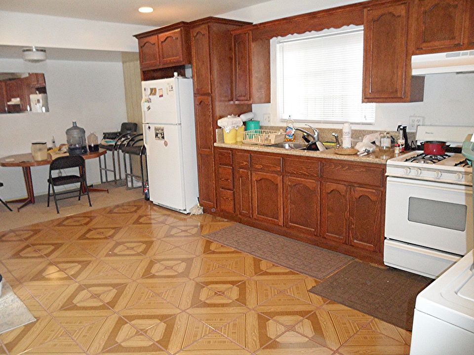 2nd image of 1402 Lewis Ave