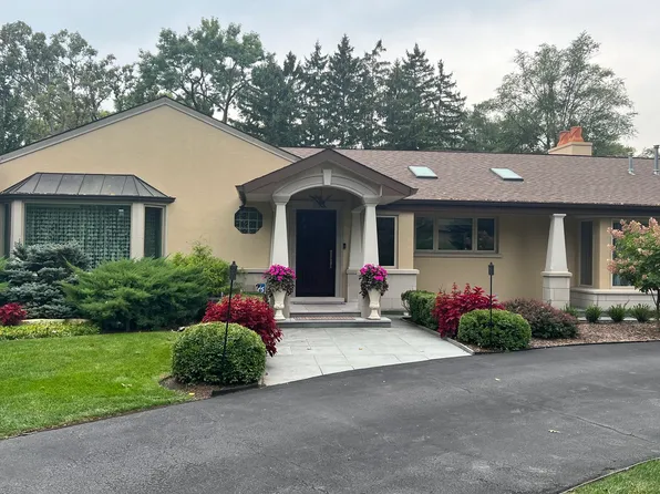 1122 S Estate Ln, Lake Forest, IL 60045
