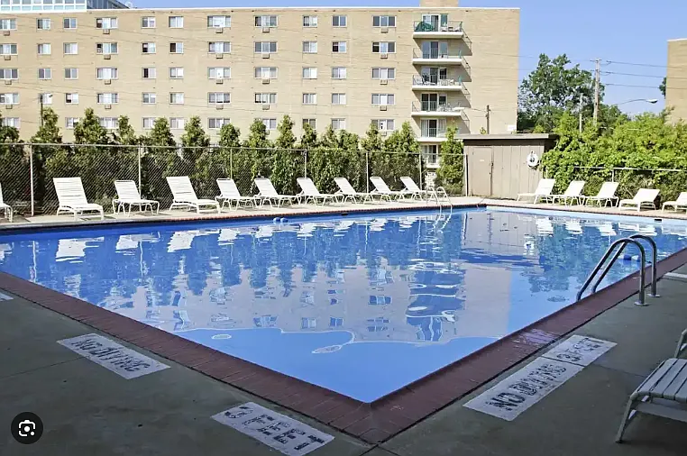 1 OAK Apartments — Photo 2