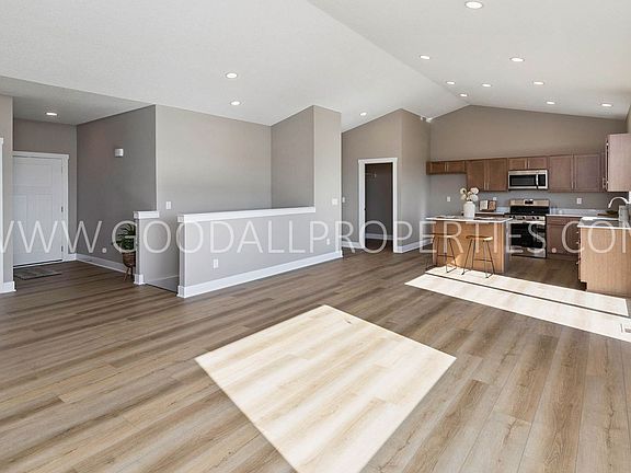 5th image of 1677 20th Ave SE