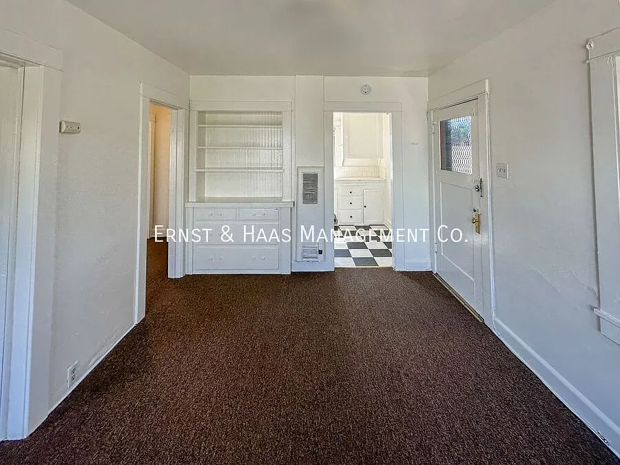 Cozy 1-Bedroom Apartment Just Blocks from the Beach! — Photo 3