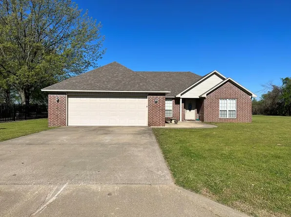 1797 Ouachita St, Wynne, AR 72396