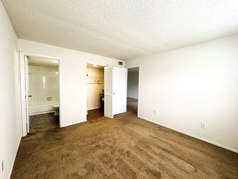25100 Sandhill Blvd #M — Photo 13