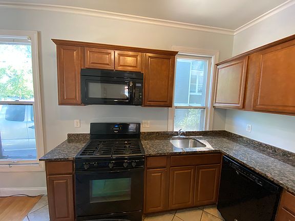 5th image of 529 N Division St