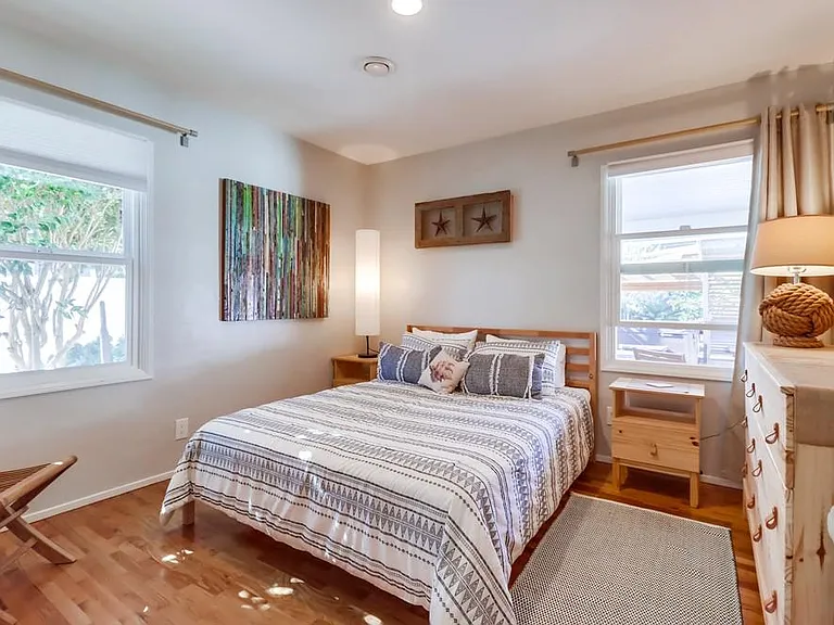 984 Catalina Blvd — Photo 16