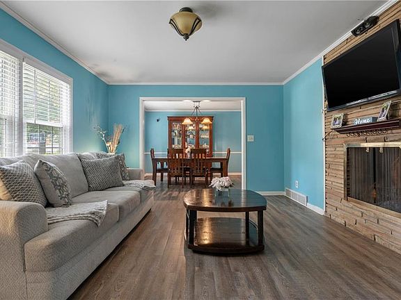 5th image of 605 W 96th Ter