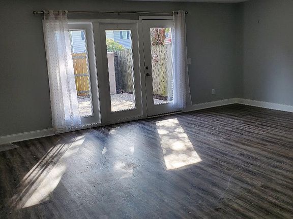 3rd image of 125 Heritage Cir #125