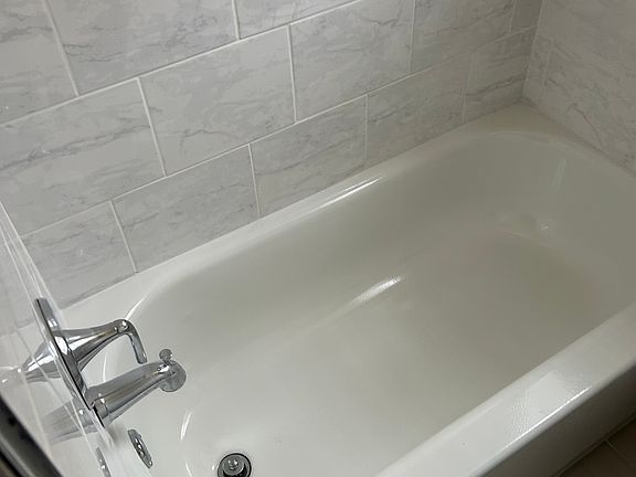 4th image of 4725-4727 Chester Ave #B2