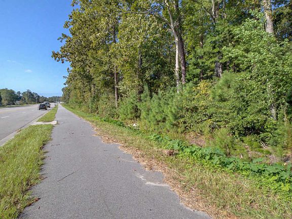 3rd image of 101 Woodland Dr