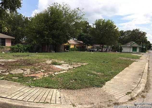 1st image of 822 Elvira St