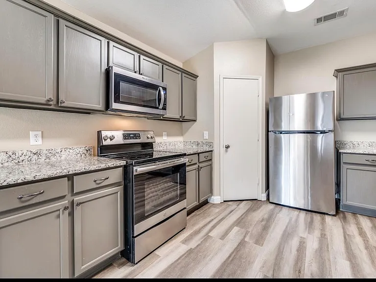 2312 Capeland Dr — Photo 3