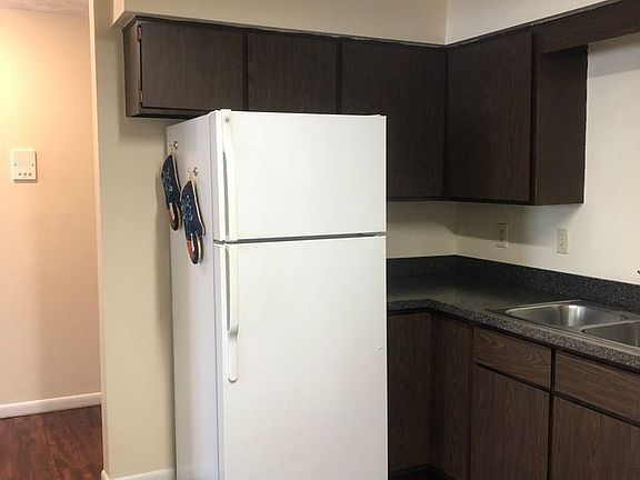 4th image of 273 Maplewood Dr APT 201