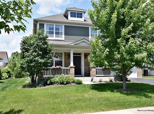 737 Versailles Pkwy, Oswego, IL 60543
